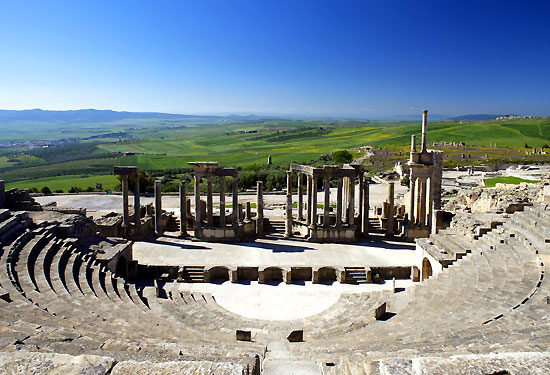 Amphitheater in Dougga, Sehenswürdigkeit in Tunesien